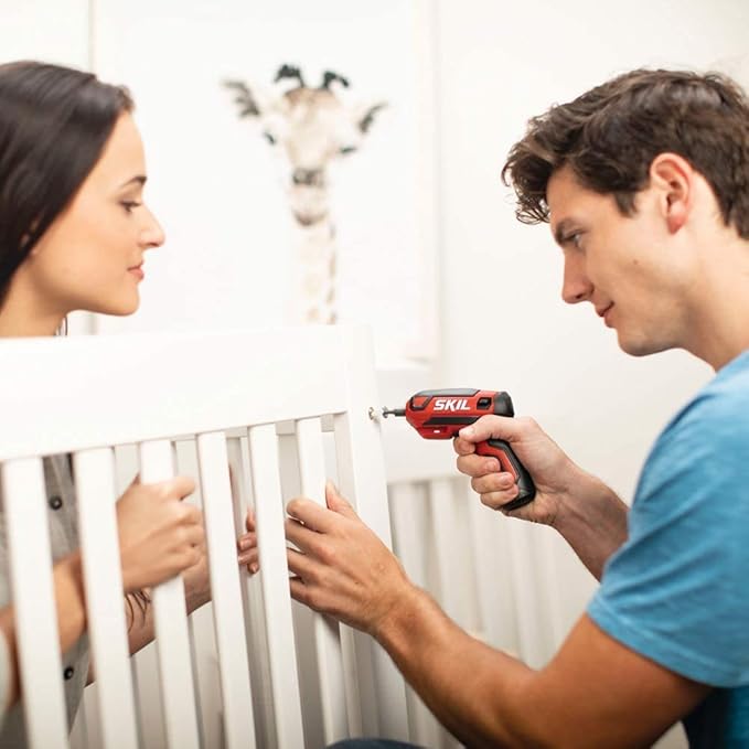 SKIL Rechargeable 4V Cordless Pistol Grip Screwdriver with 42pcs Bit Set, USB Charger and Carrying Case - SD5618-03