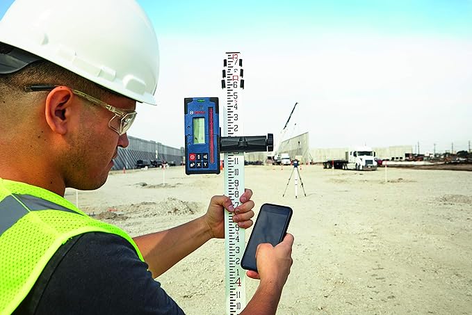 BOSCH LR40 2000 ft Red-Beam Rotary Laser Receiver, Includes Mounting Bracket & 2 AA Batteries
