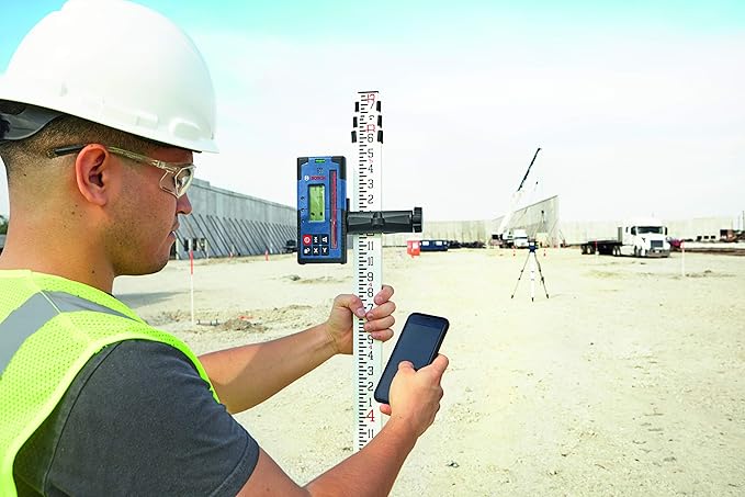 BOSCH LR40 2000 ft Red-Beam Rotary Laser Receiver, Includes Mounting Bracket & 2 AA Batteries