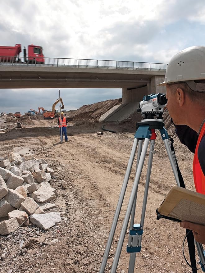 BOSCH GOL 32CK 32X Automatic Optical Level Kit, Includes Aluminum Tripod, Grade Rod, Plumb Bob, Tool Kit, & Carrying Case