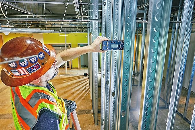 BOSCH LR40 2000 ft Red-Beam Rotary Laser Receiver, Includes Mounting Bracket & 2 AA Batteries